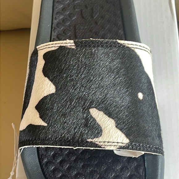 APL NWT NIB LIMITED EDITION $170 B&W DYED COW HAIR LEATHER FUR SLIDES WOMENS 5 - Picture 7 of 13
